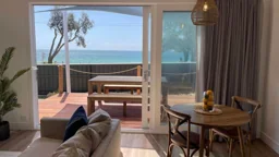 Beachfront Retreats - Sunset Views logo